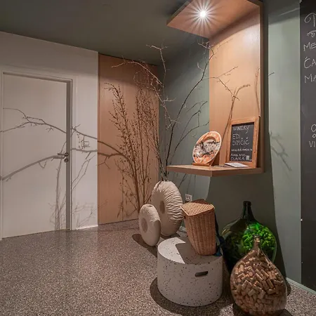 Вилла Alma Vista Luxury - Pool, Spa, Art & Wine Доброво