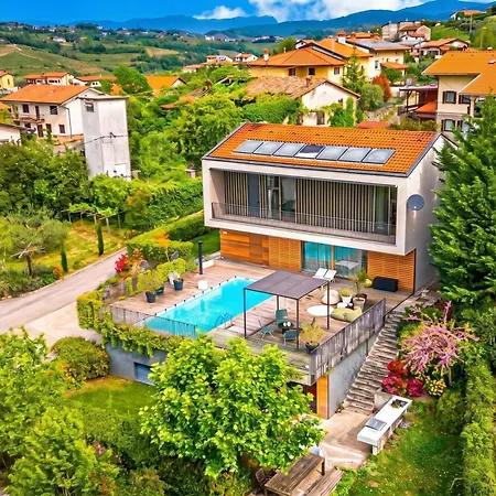 Alma Vista Luxury - Pool, Spa, Art & Wine Вилла Доброво