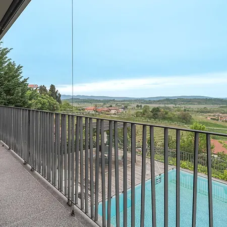 Вилла Alma Vista Luxury - Pool, Spa, Art & Wine Доброво