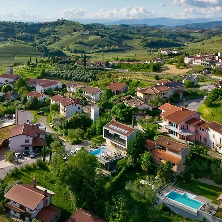Вилла Alma Vista Luxury - Pool, Spa, Art & Wine Доброво